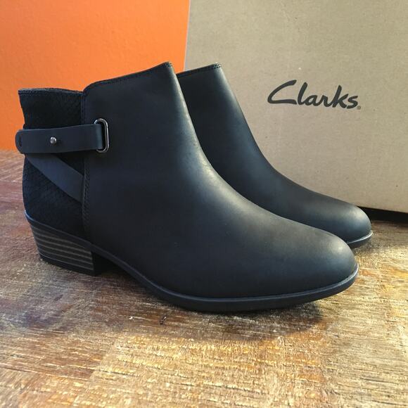Clarks Addiy Gladys Black Leather Ankle Boot Womens 6 Minimalist Classic NIB NEW - Picture 1 of 11